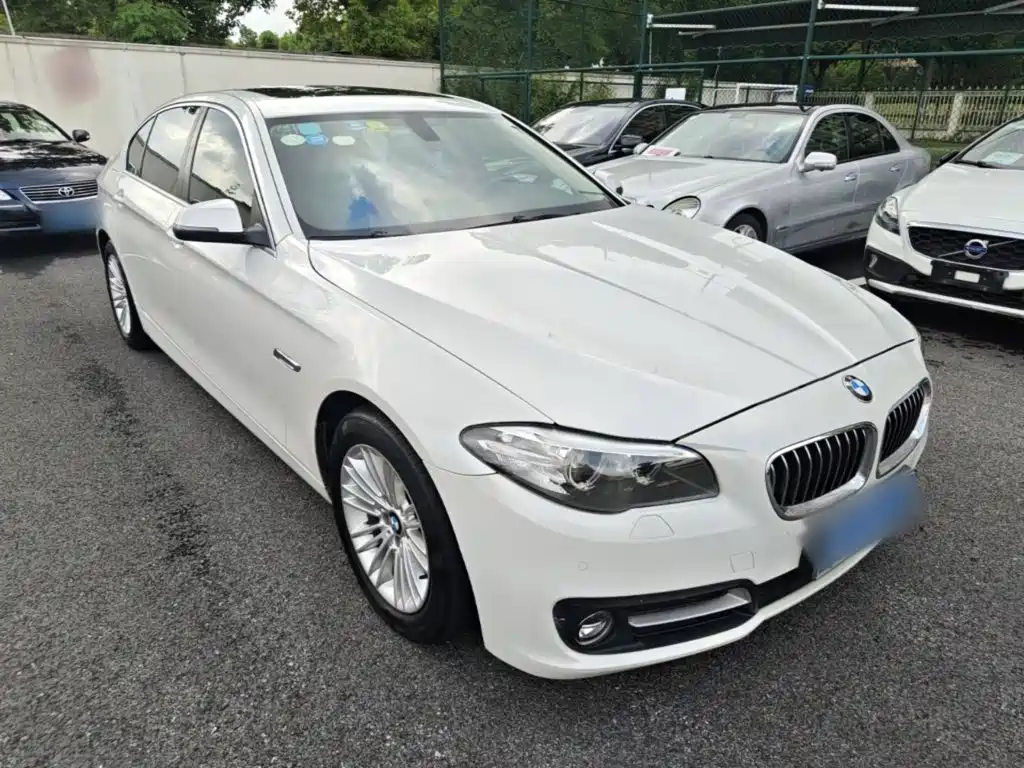 BMW 5 Series — миниатюра 4