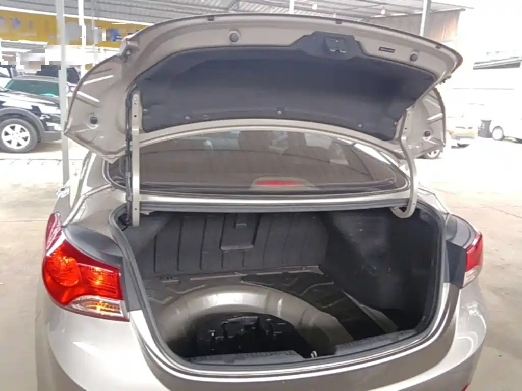 Hyundai Elantra Langdong — миниатюра 19