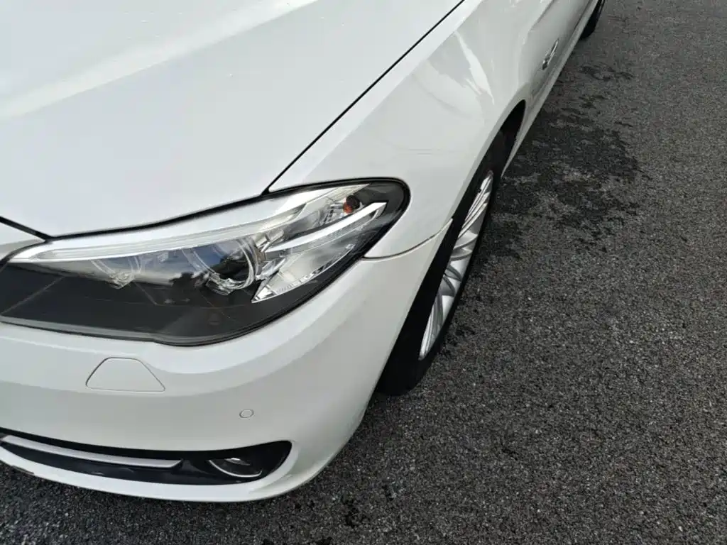 BMW 5 Series — миниатюра 24