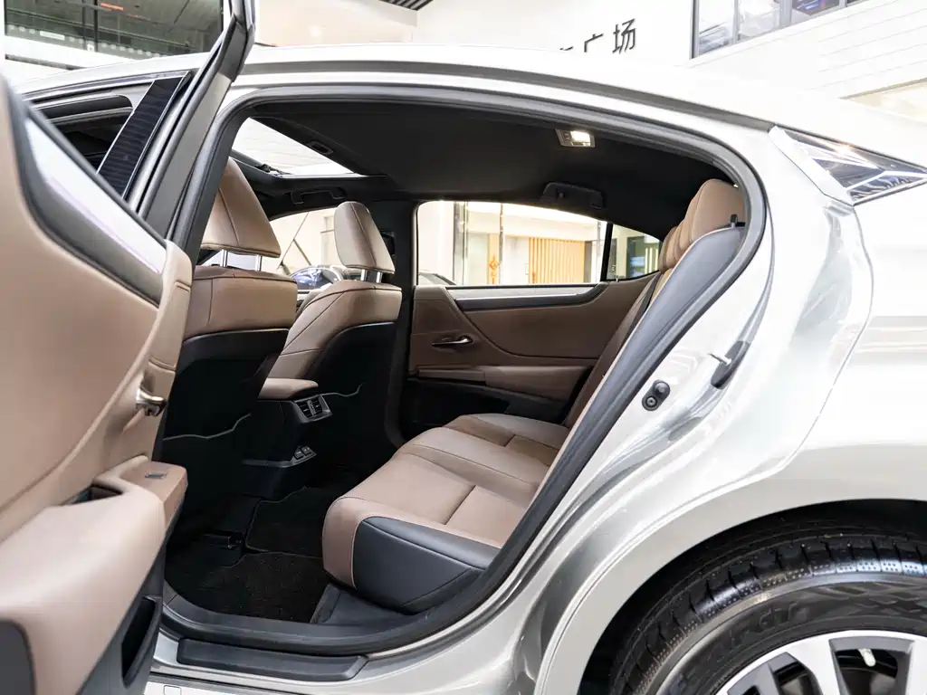 Lexus ES — миниатюра 10