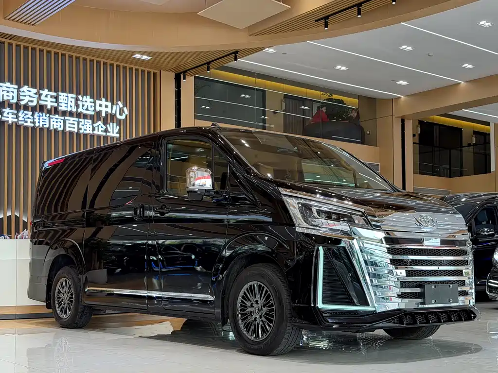 Toyota HiAce 2025 3.5L AT