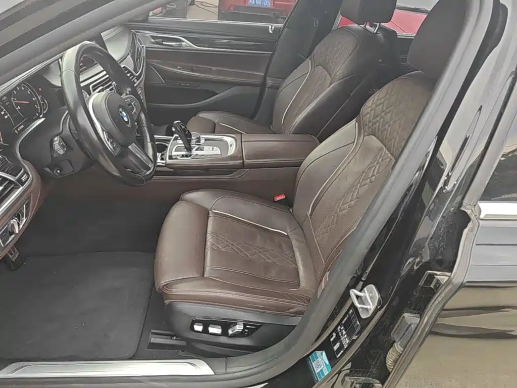 BMW 7 Series — миниатюра 15