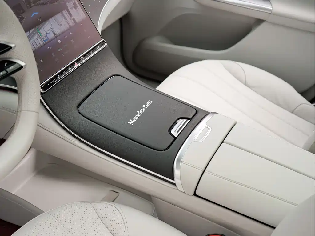Mercedes-Benz EQE SUV — миниатюра 18