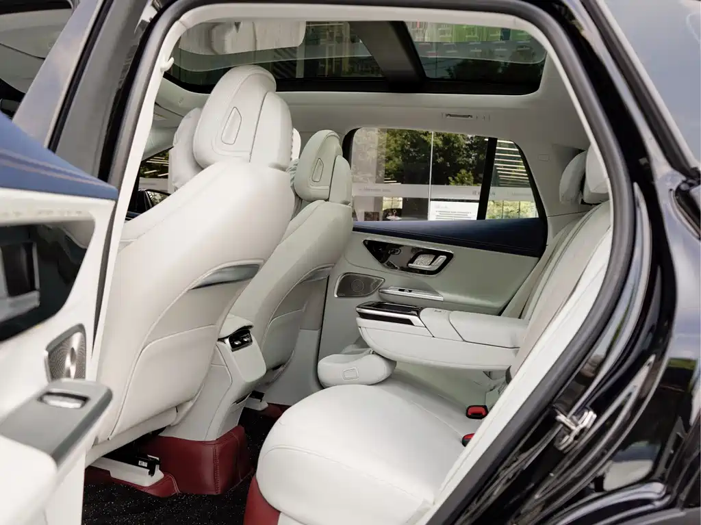 Mercedes-Benz EQE SUV — миниатюра 14