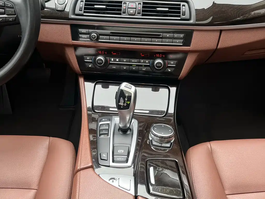BMW 5 Series — миниатюра 17