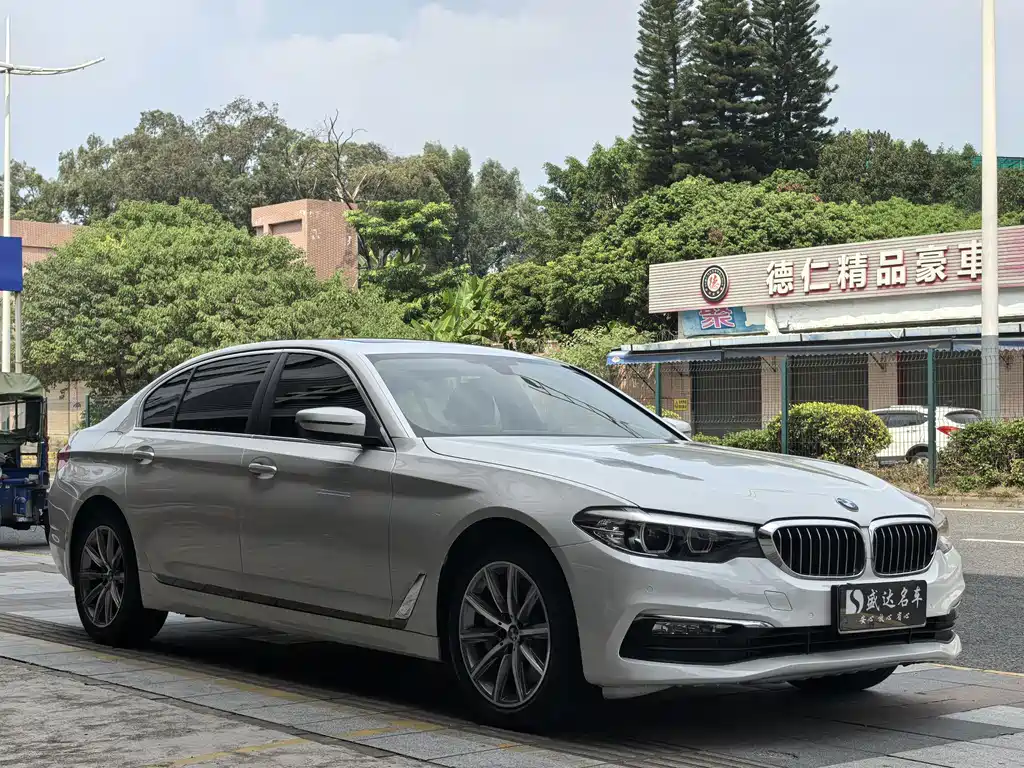 BMW 5 Series — миниатюра 3