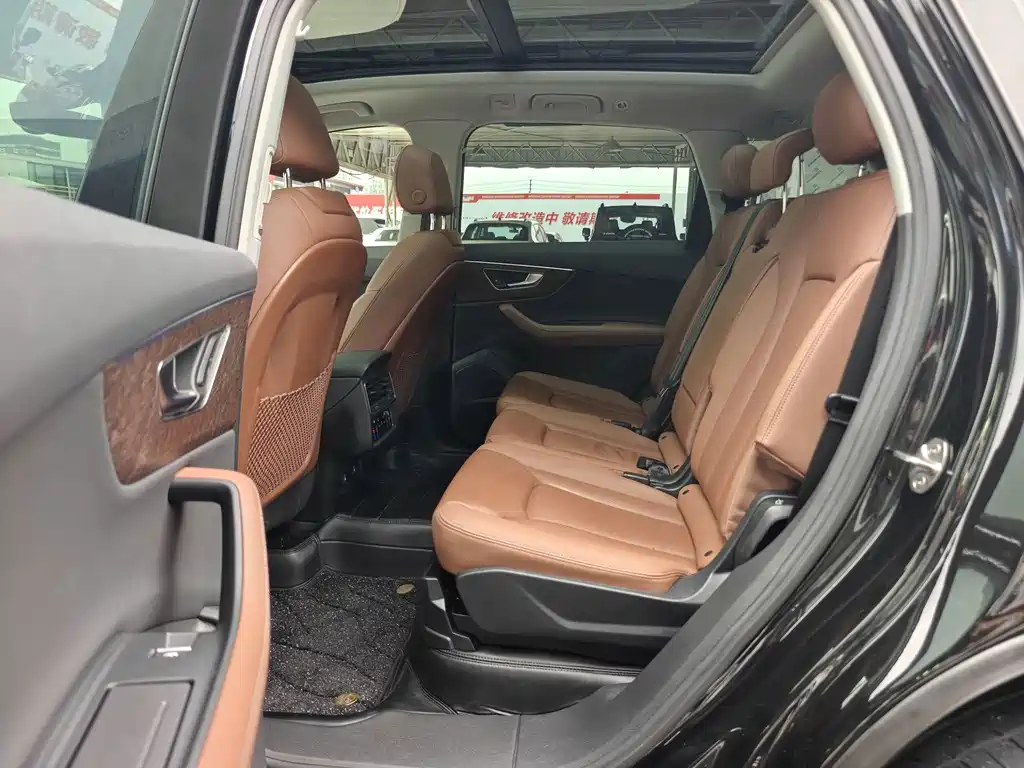 Audi Q7 — миниатюра 11