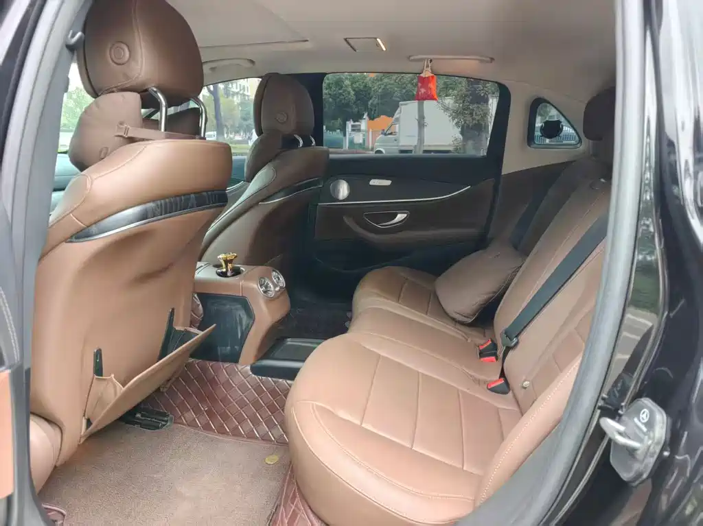 Mercedes-Benz E-Class — миниатюра 9