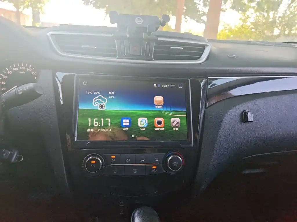 Nissan Qashqai — миниатюра 13