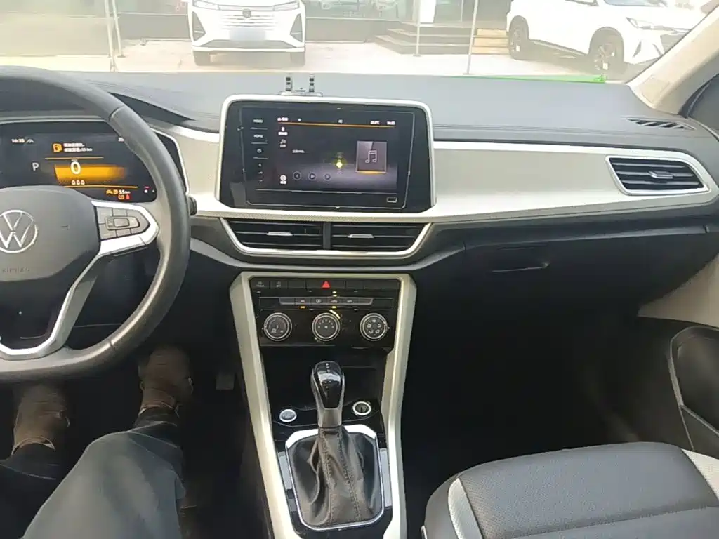 Volkswagen T-Roc — миниатюра 10