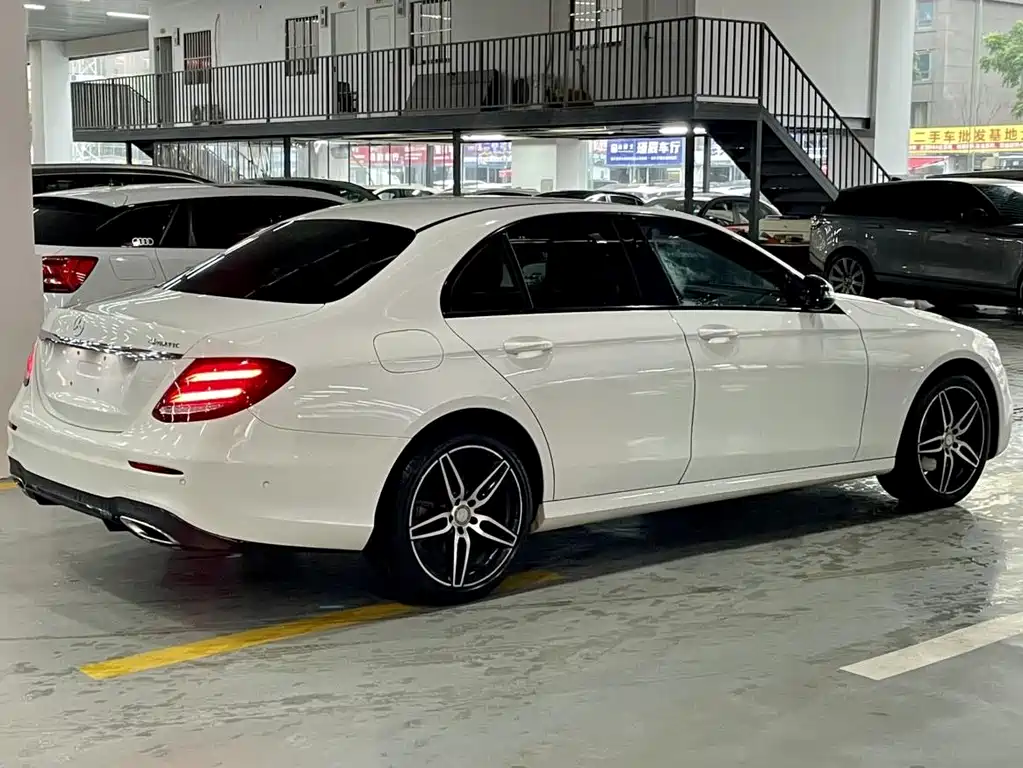 Mercedes-Benz E-Class — миниатюра 4