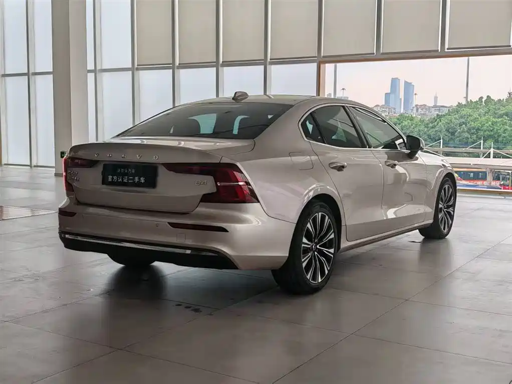 Volvo S60 2024 B4 Luxury