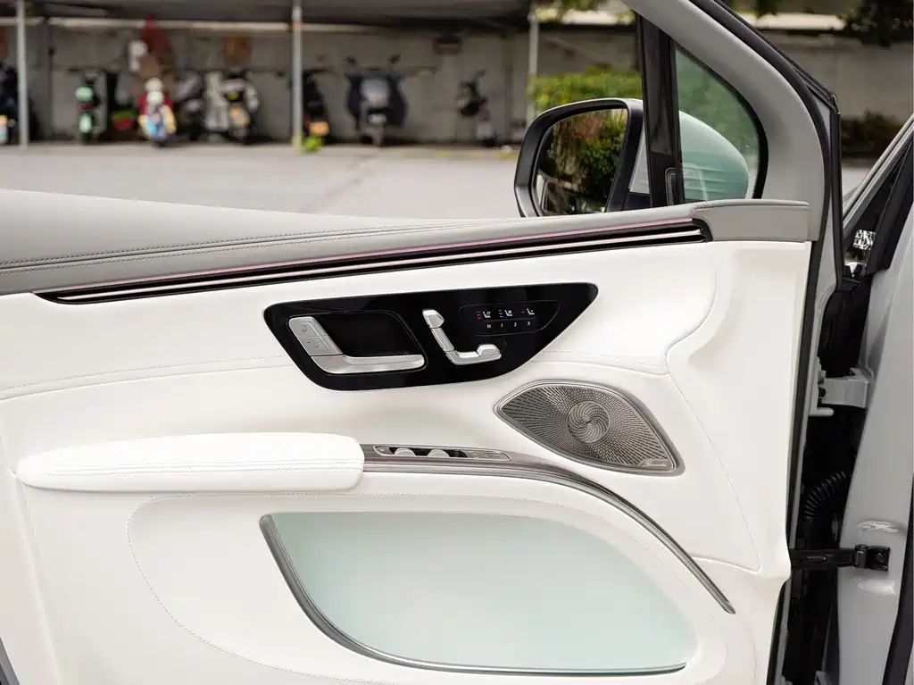 Mercedes-Benz EQS SUV — миниатюра 21