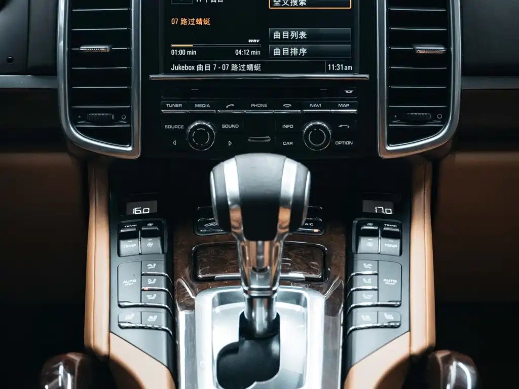 Porsche Cayenne — миниатюра 25