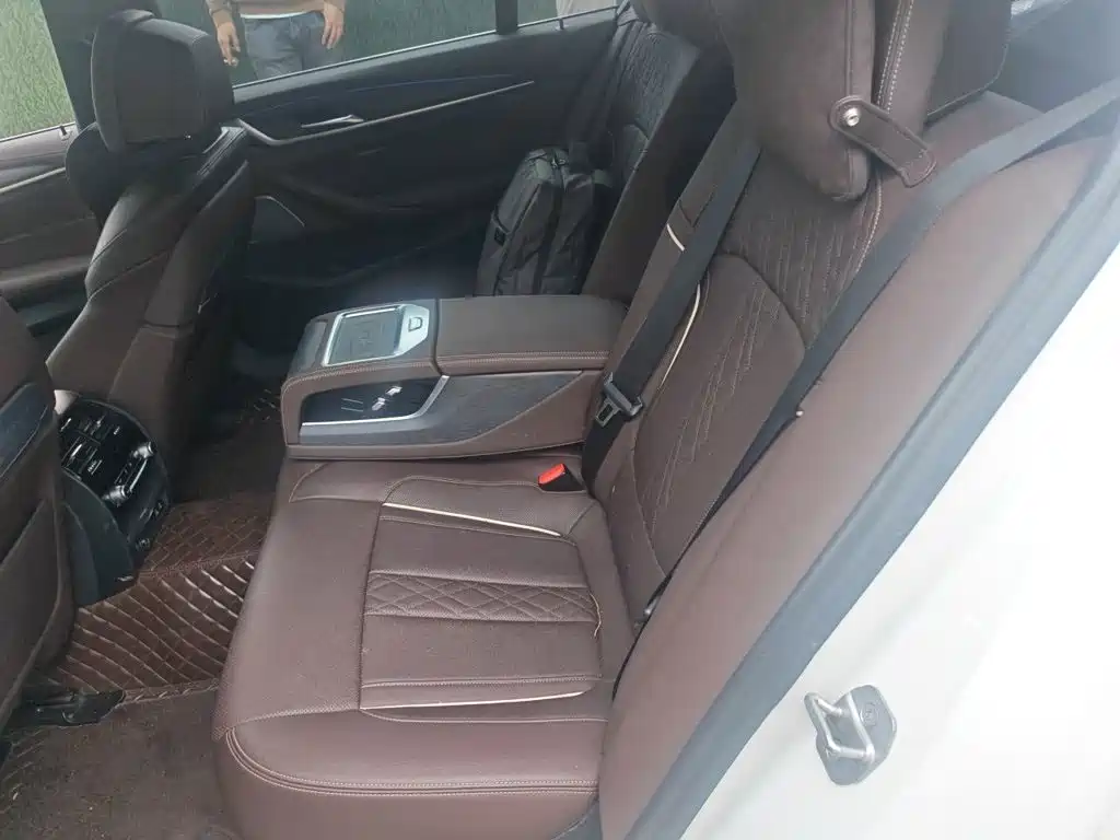 BMW 5 Series — миниатюра 14