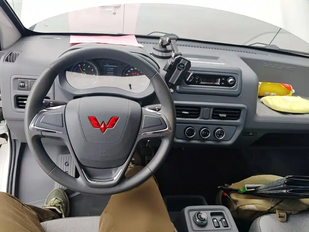 Wuling Yangguang — миниатюра 10