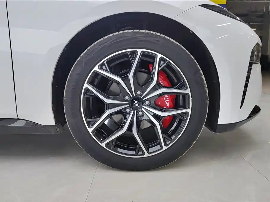 Dongfeng eπ007 2025 650Max