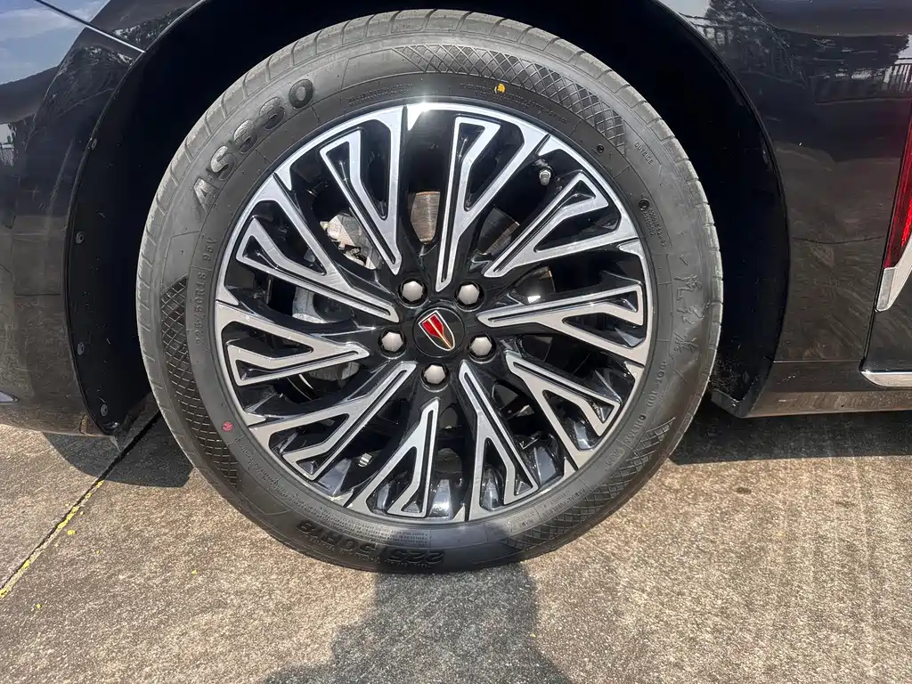 Hongqi Hongqi H5 — миниатюра 12