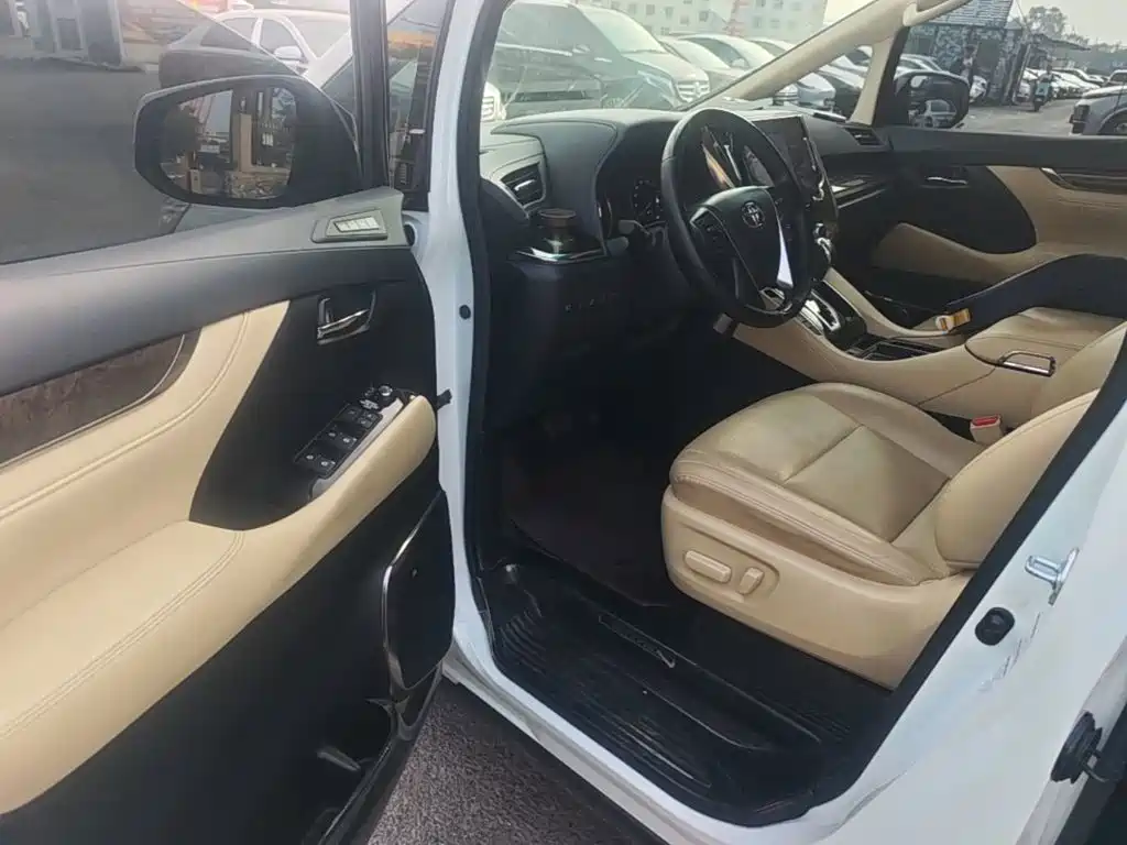 Toyota Vellfire — миниатюра 16
