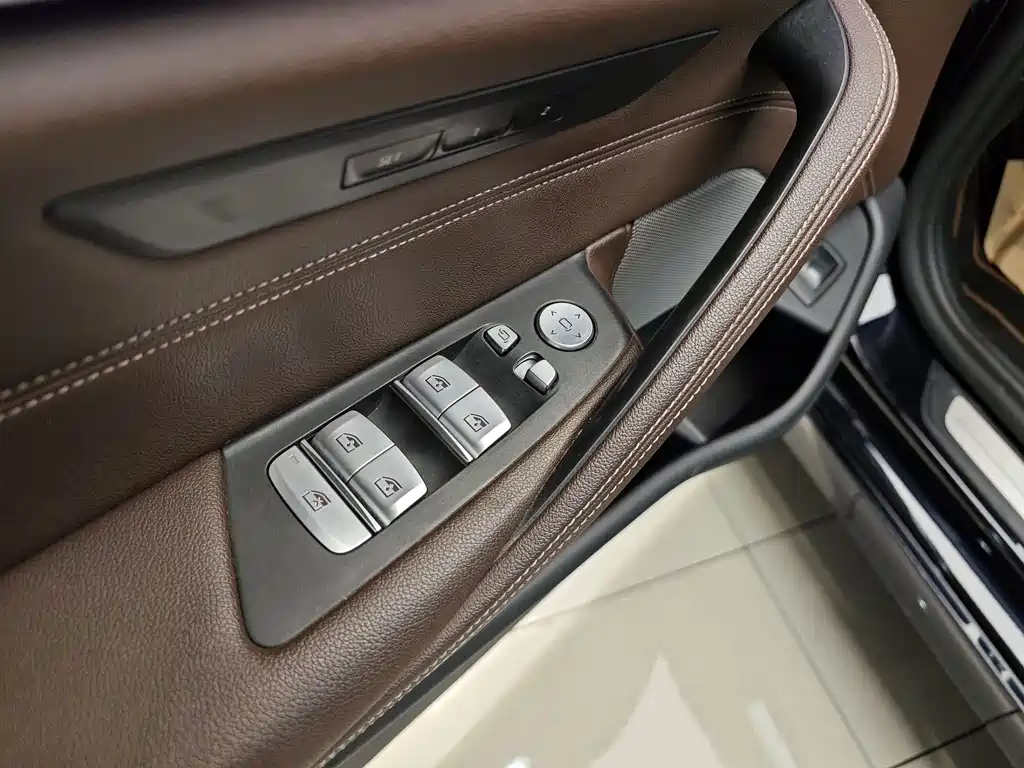BMW 5 Series — миниатюра 5