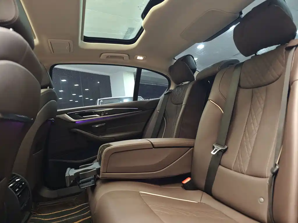 BMW 5 Series — миниатюра 20