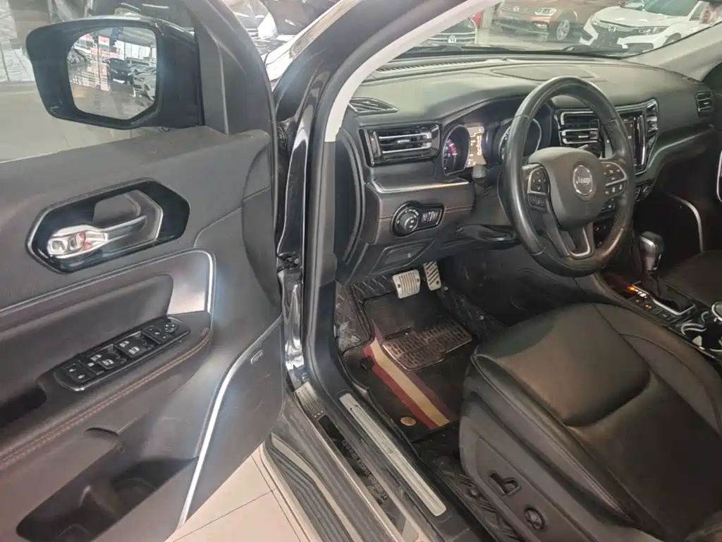 Jeep Grand Commander — миниатюра 16