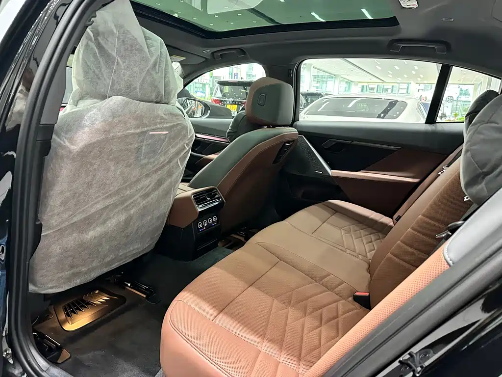 BMW 5 Series — миниатюра 7