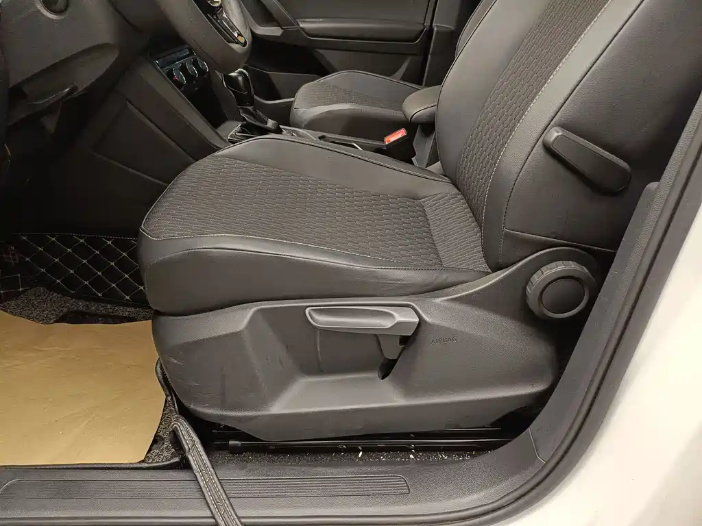 Volkswagen Tiguan L — миниатюра 4