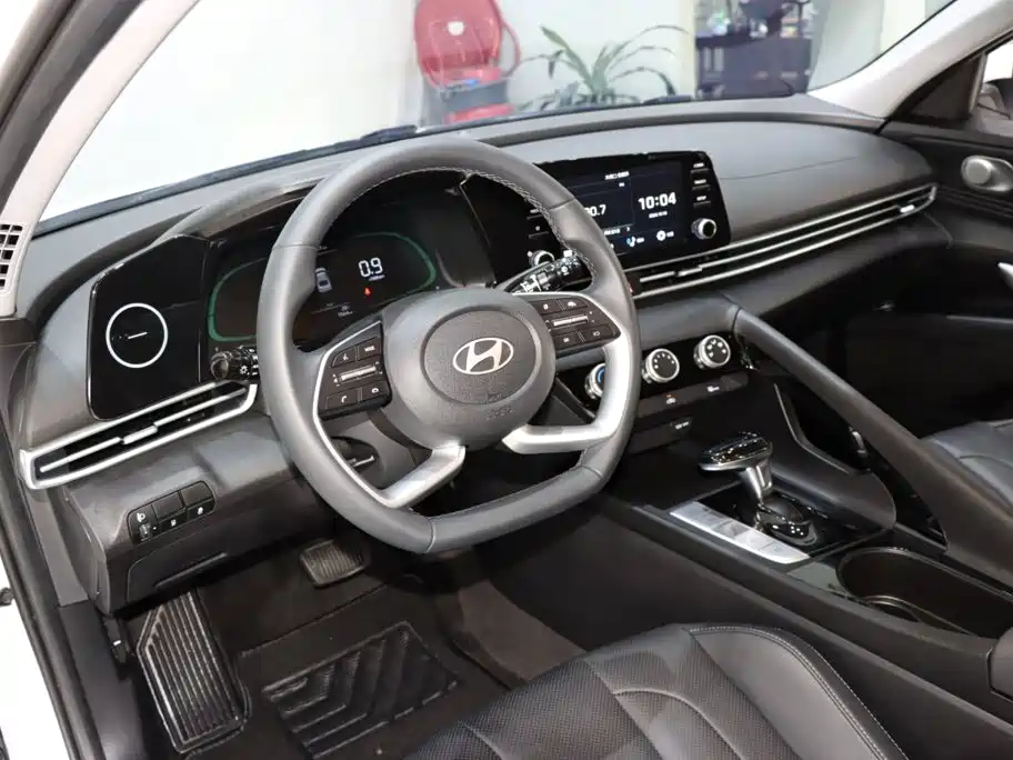 Hyundai Elantra — миниатюра 10