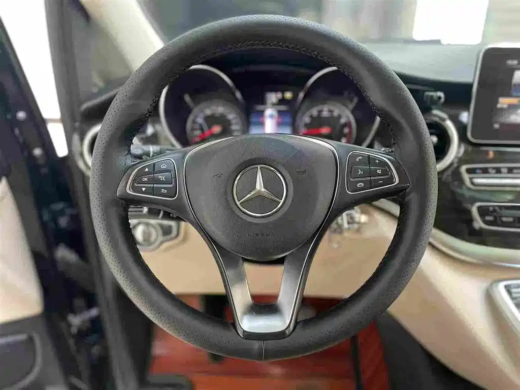 MERCEDES-BENZ V CLASS