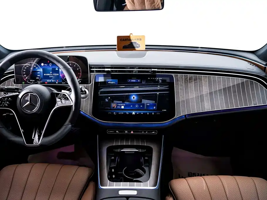 Mercedes-Benz E-Class — миниатюра 14