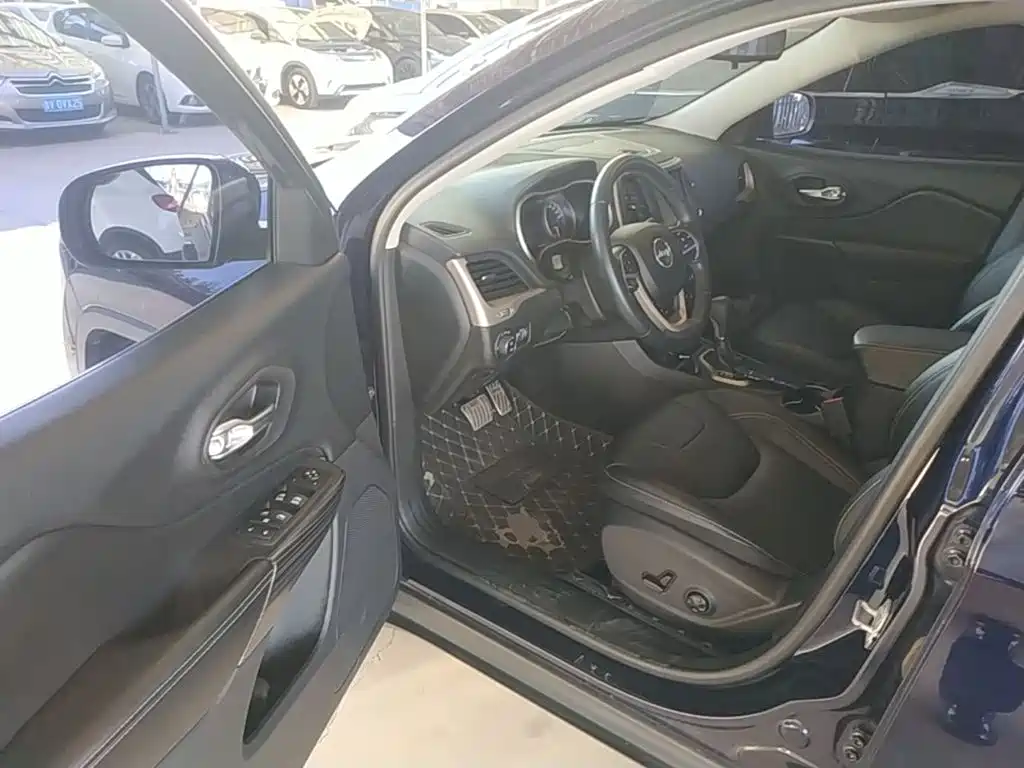 Jeep Cherokee — миниатюра 16