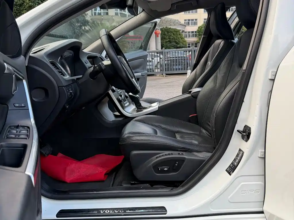 Volvo V60 — миниатюра 10
