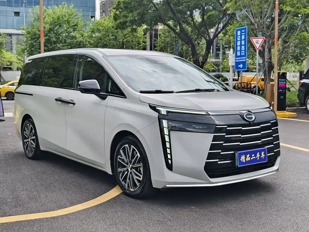 GAC Motor 传祺E8 PHEV — миниатюра 3