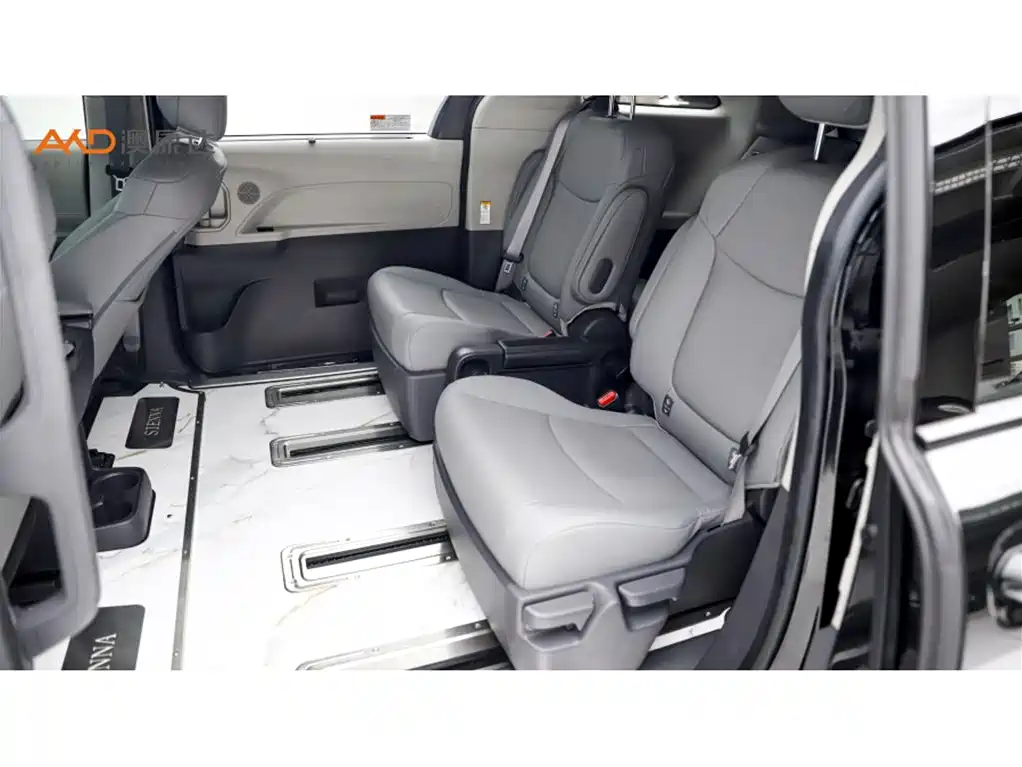 Toyota Sienna — миниатюра 7