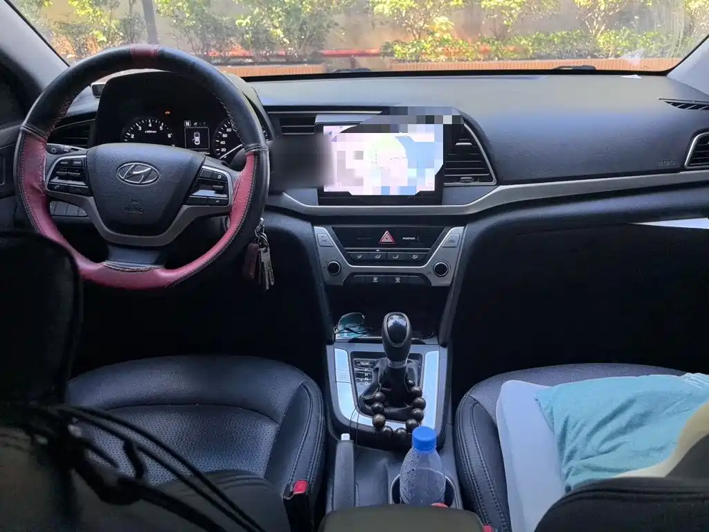 Hyundai Elantra — миниатюра 6