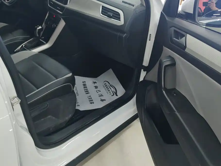 Volkswagen T-Roc — миниатюра 8