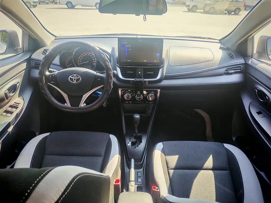 Toyota Yaris L — миниатюра 9