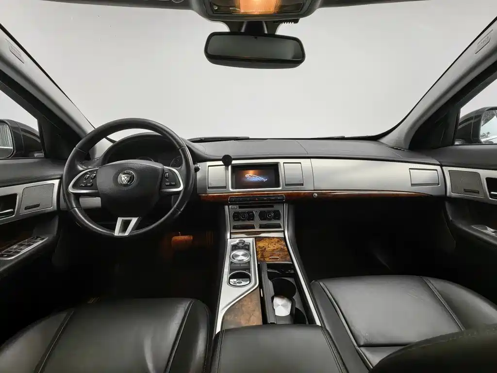Jaguar XF — миниатюра 5