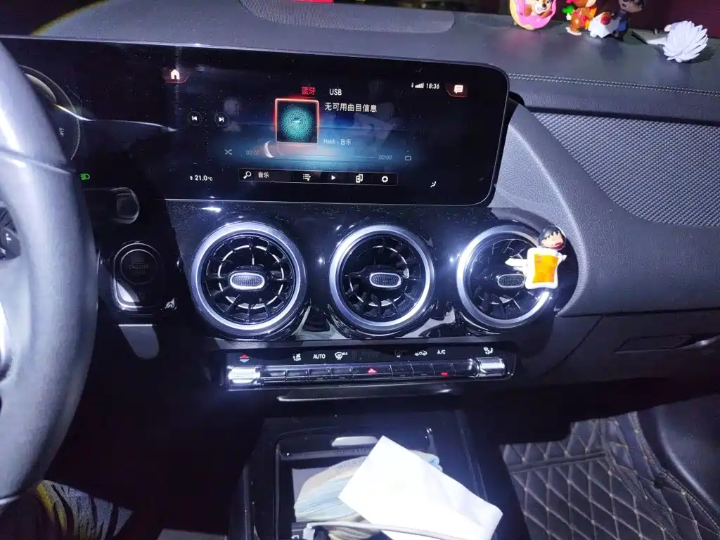 Mercedes-Benz GLA — миниатюра 10