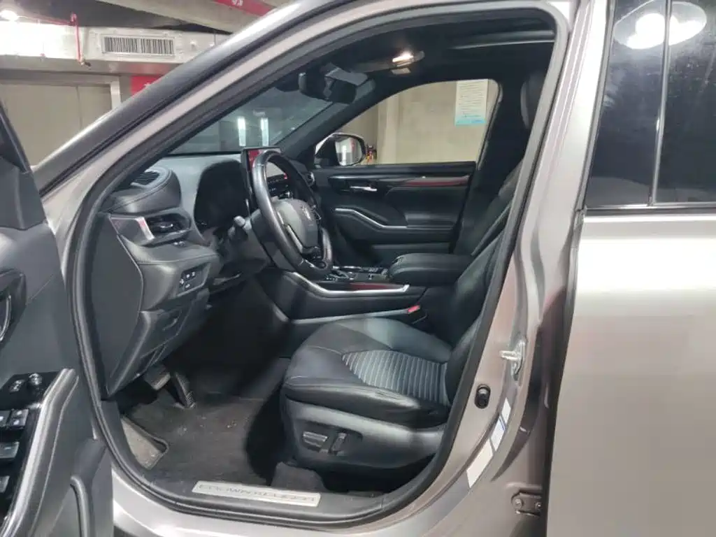 Toyota Crown Kluger — миниатюра 6