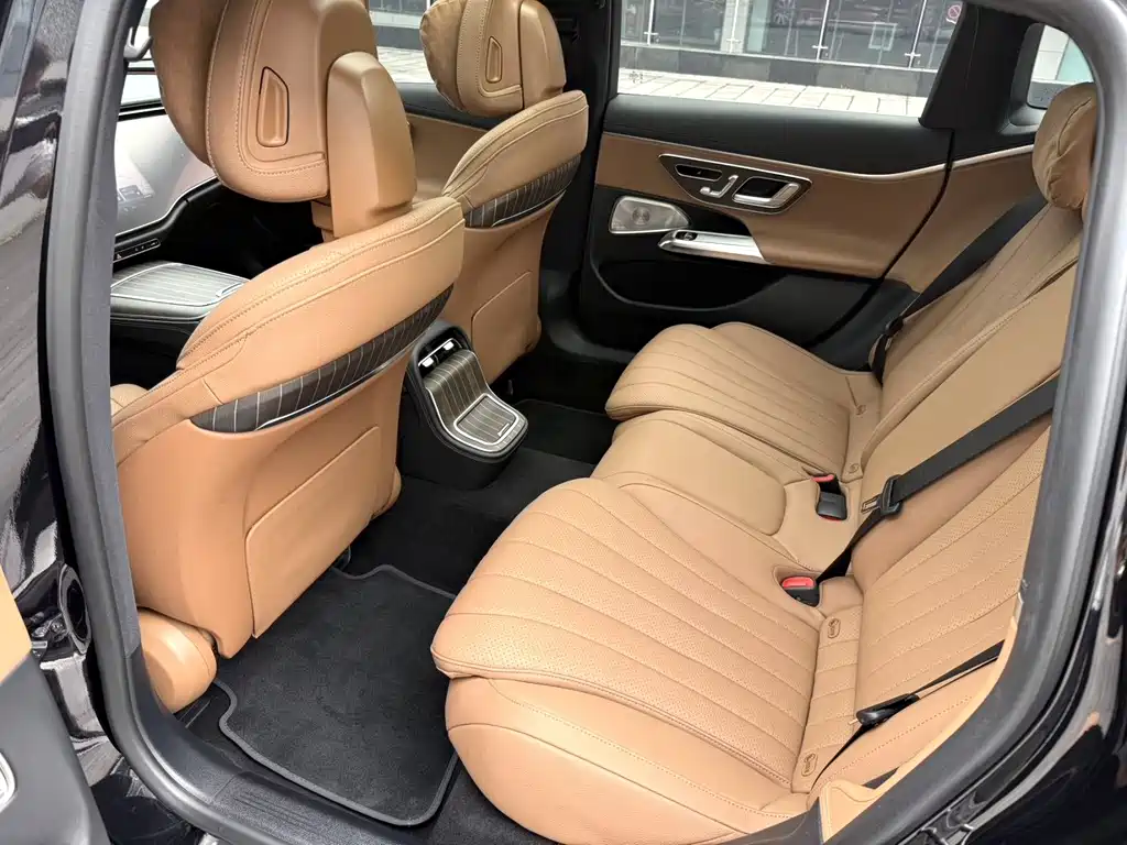 Mercedes-Benz E-Class — миниатюра 5