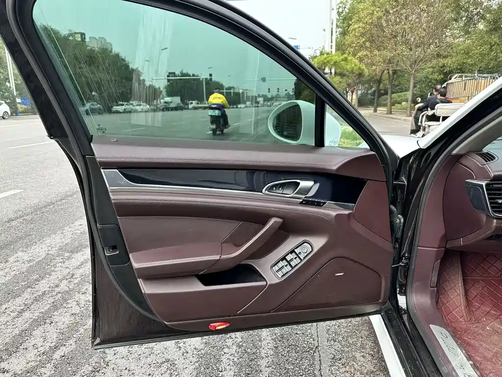 Porsche Panamera — миниатюра 7