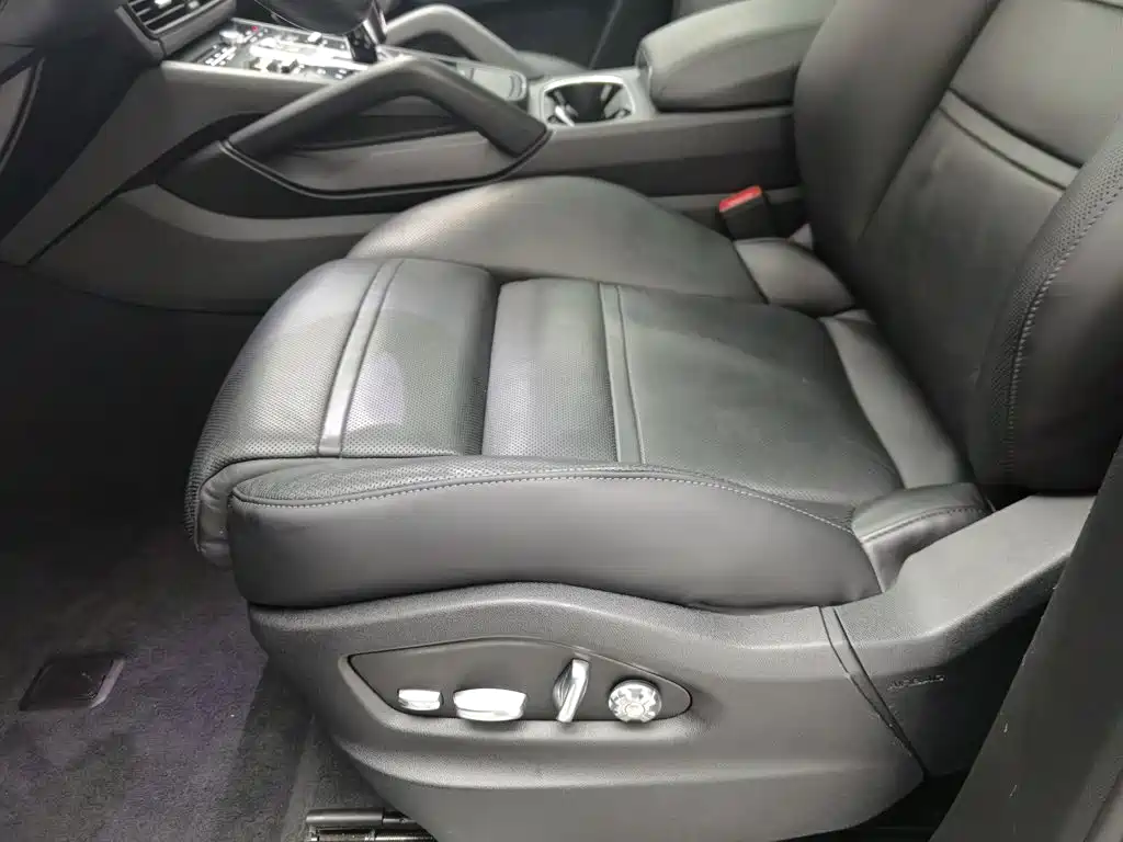 Porsche Cayenne — миниатюра 20