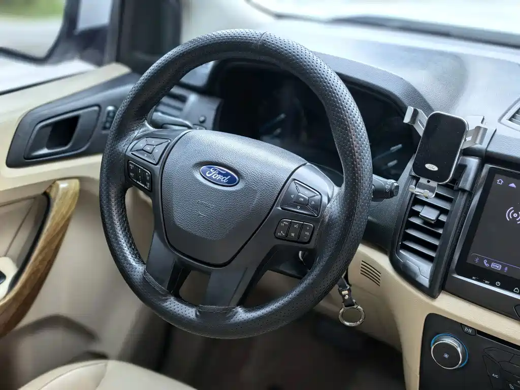 Ford Everest — миниатюра 18