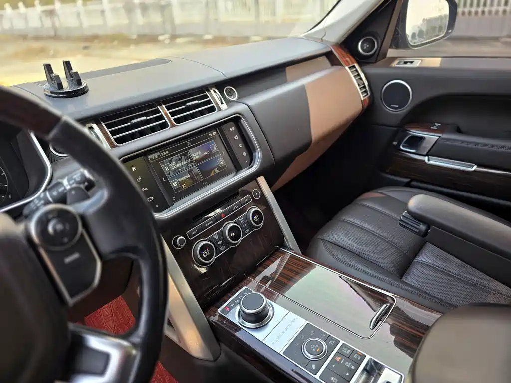 Land Rover Range Rover — миниатюра 12