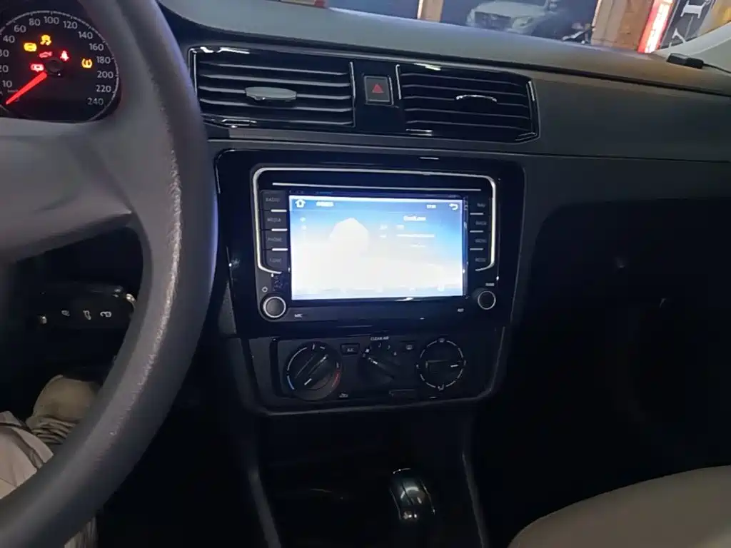 Volkswagen Santana — миниатюра 13