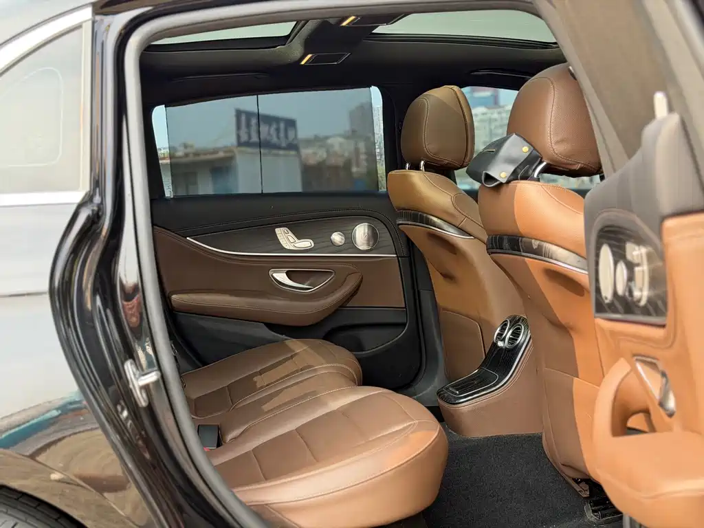 Mercedes-Benz E-Class — миниатюра 13