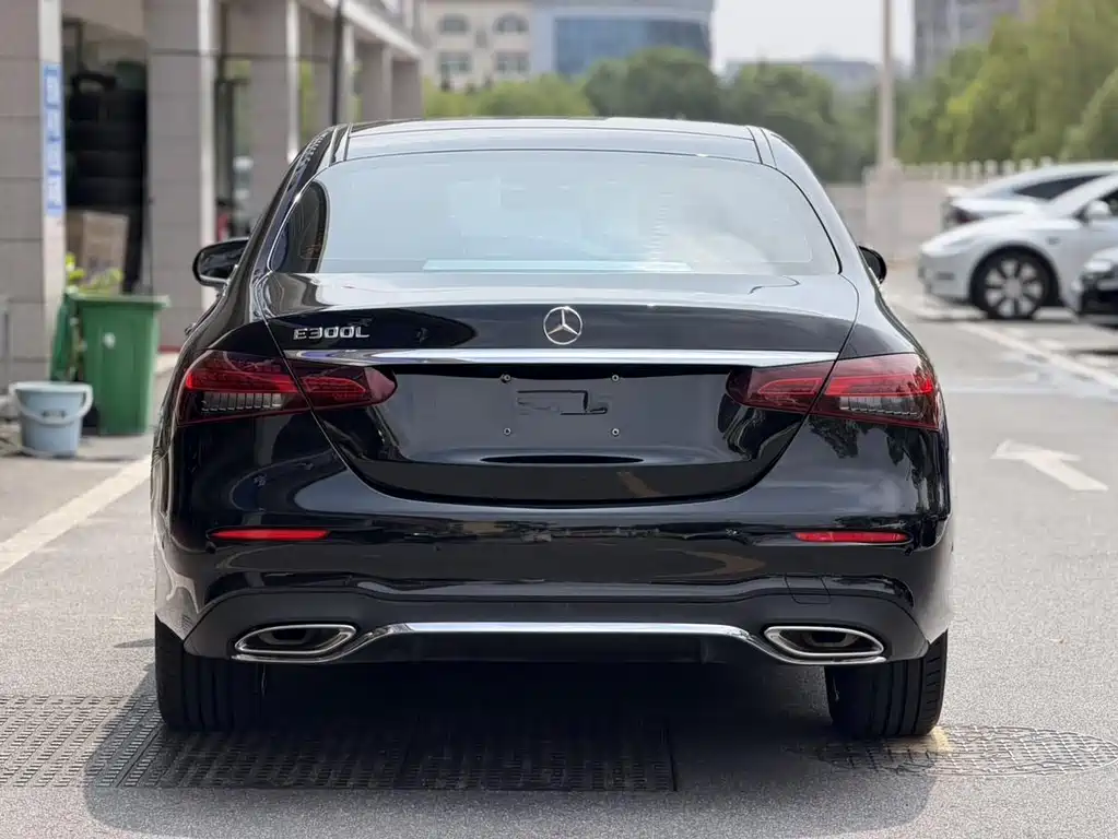 Mercedes-Benz E-Class — миниатюра 15