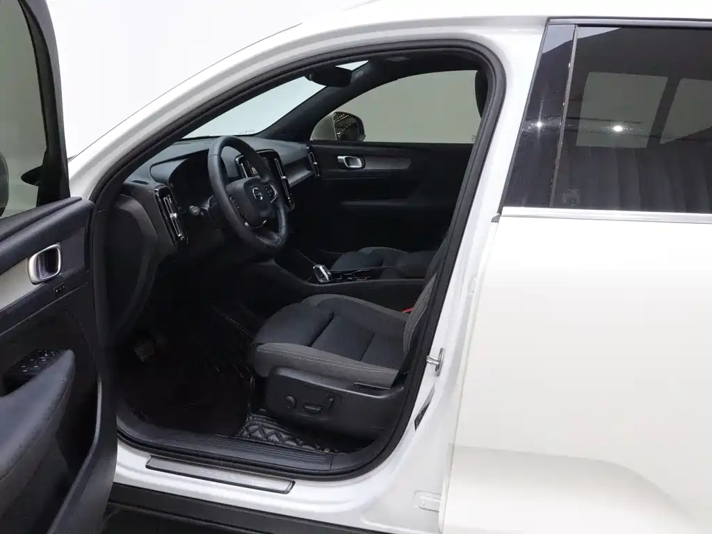 Volvo XC40 — миниатюра 16